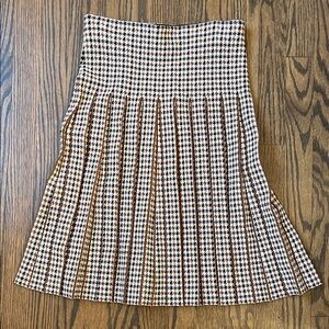 Apparalel houndstooth infinity skirt in excellent condition